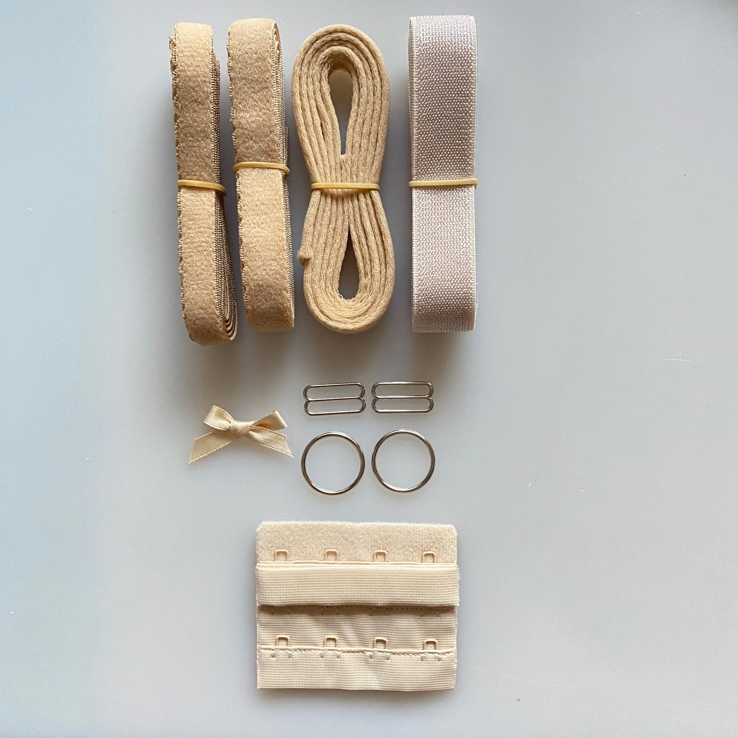 Findings Kit Beige/Nude