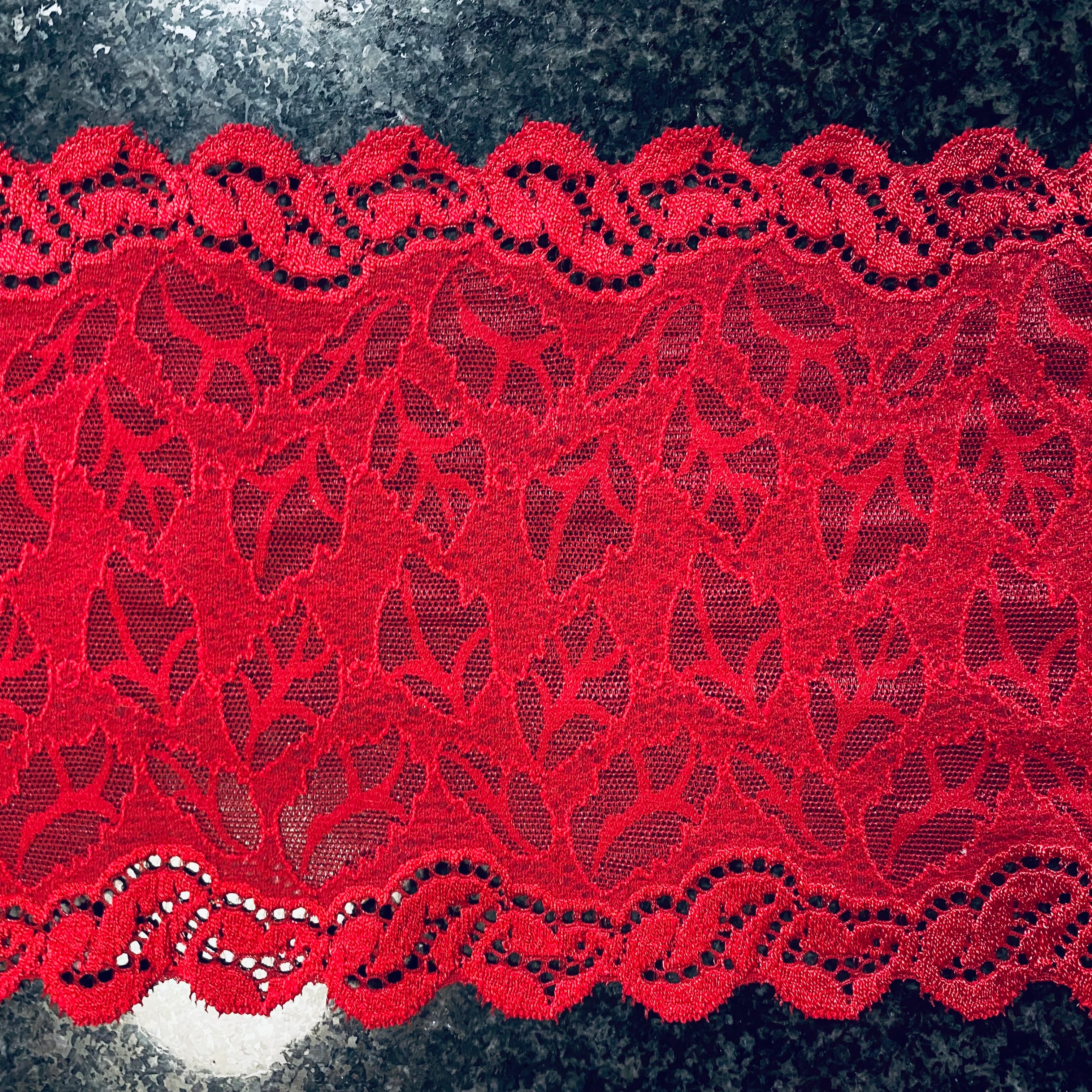 Stretch Lace Red Leaves 14cm