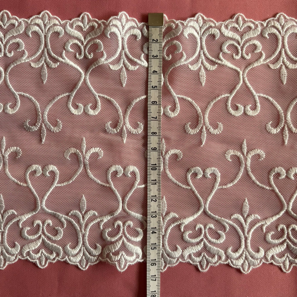 Stretch Lace Hearts White